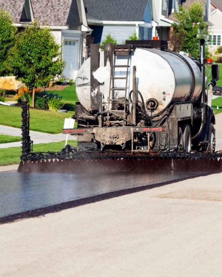 Seal Coating For Chip Sealing Asphalt Pavement Street